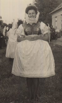 Witness' mom, Karla Florianová, in her youth, wearing the Žarošice folk costume