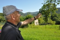 Albín Jankulík in Horna Stredna, showing the direction from which the partisans and Germans were coming (direction ZLiechov / Valaska Bela)