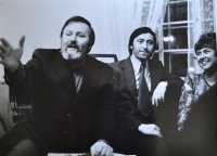 Jan Pavlíček in 1972 with his wife and the actor Jiří Lábus during the Festival of Small Amateur Theaters (FEMAD), of which he was a co-founder
