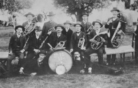 Muzikantská rodina Vaňurovi v roce 1912