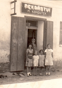 Shop in Neveklov in 1930a (witness is the second on right)