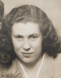 Olga Kurfürstová in 1947