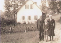 In front of her birth house with her parents, Křížlice, 1945