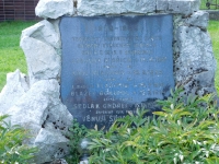Památník padlých v Doubravici během bombardování osvobozující armády v květnu 1945