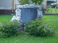 Památník padlých v Doubravici během bombardování osvobozující armády v květnu 1945