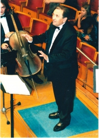 Leonid Dohovič as choirmaster of the choir