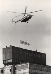 The helicopter is helping to build the tallest building in Liberec
