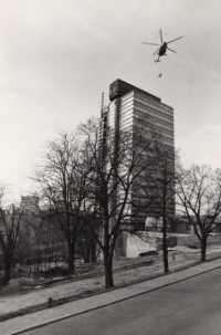 The helicopter assists in the construction of the tallest building in Liberec, where the regional office is located today. It was completed in 1976, was built for nine years and measures 78 meters
