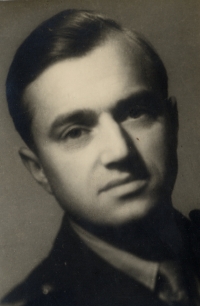 Witness' father, pharmacist Václav Vašák