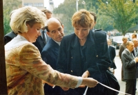 Anna Röschová s Otakarem Motejlem a dalšími u příležitosti slavnostního otevření zrekonstruované budovy Nejvyššího soudu v Brně
