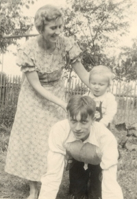 Marie and Jindřich Macháček with their son Pavel in Kaznějov, where they lived for a short time, 1936