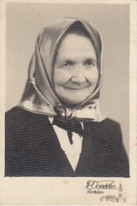 Babička Barbora Krejčová, roz. Kacafírková