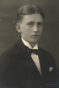 Jindřich Macháček, portrait of the witness' s father, circa 1933