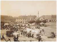 Markets on the square in Mirovice in 1920