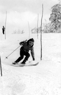 Olga Charvátová trénuje na kopci, rok 1971