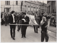 Demonstrace proti invazi vojsk Varšavské smlouvy, Praha, 21. srpna 1968, autor fotografie neznámý