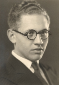 Jiří Sklenář, uncle of Eva Galleová. As a Czechoslovak Army officer, he was unjustly convicted in 1955, fully rehabilitated in 1992, Prague 1935