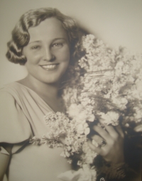 His mother, 1933