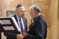 Gary Koren, the Ambassador of State of Israel to Czech Republic, and Luděk Štipl in the synagogue in Loštice.