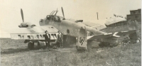 Prohlížení německého letadla v roce 1942