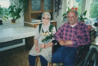 Květa Řehořková a Josef Řehořek na oslavě zlaté svatby, Křížlice, 2002