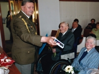 Jaroslav Moravec's father (on the left on a wheelchair next to his wife) while receiving a military decoration on the occasion of his hundredth birthday 
