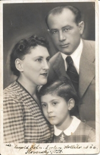 Mária with her parents in the late 1930s in Zvolen.
