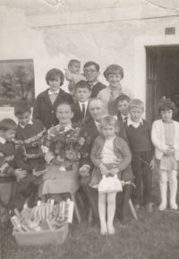 Witness's wife (back left) with the witnesses grandparents (1970)