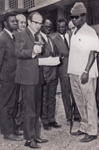 Vladimír Zikmund in Congo during the smallpox eradication campaign. He is showing a jet injector to the Minister of Health of Congo (far right, wearing a fur hat).