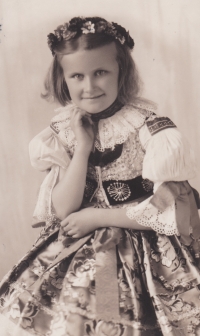 Drahomíra Brychtová, née Heindlová (born 1932)