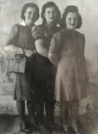 The three Hofman sisters, Anna, Marie and Františka.