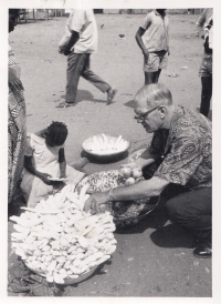 Vladimír Zikmund at a Somalian marketplace.