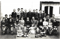 Jewish Folk School in Zvolen, studying year 1941/42 (Marika next to the teacher).
