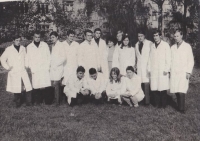 Václav Jílek (2. zprava) v prvním ročníku Vysoké školy veterinární v Brně, 1969