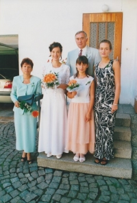 Václav Jílek s rodinou na svatbě dcery Dany, 9. září 2000