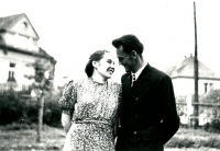 Rodiče Anny Röschové krátce po svatbě