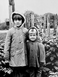 Světlana and her younger sister in 1978