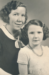 Christiane mit Mutter