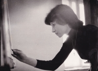 Anna Slanina na výtvarné škole v Ostravě roku 1980