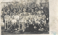 First Communion, Jimramovské Pavlovice 1947. Marie, in the top row, fourth from the right.