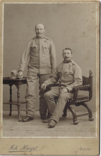 Two WWI soldiers: Vincenc Pavliš (1872-1954) and Marie Blažková's grandfather (standing)
