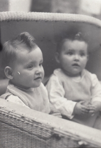 Twin sisters Anna and Božena, Vikýřovice, 1959