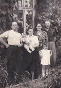 Jiřina Hajná s manželem (vlevo), počátek 50. let