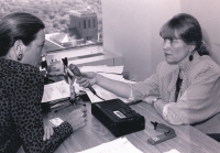 Vendy Luevs a Hana Palcová jako redaktorka Voice of America, 1990
