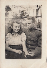 Eva Hoskovcová with Soviet soldier Alik, 1945