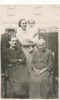Brigitta, mother Christina Kaschte (1916), grandmother Berta Kastner (1887), great grandmother Marie Redlich (1865)