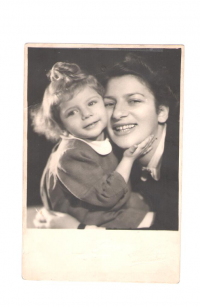 Hana as a small child, with her  young mother.
