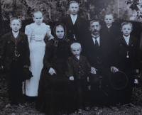 Grandparents Čecháks with their children