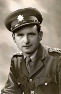 Bohdan Filipi,  Tomáš Růžička's uncle. He illegally left for Great Britain at the beginning of WWII and he fought there in the Czechoslovak army.
