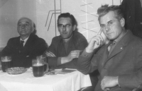 Zleva: Karel Panuška (1885–1976), Karel Panuška (1924–1998) a Miroslav Panuška (1926–2001) nedlouho po propuštění z komunistických lágrů
